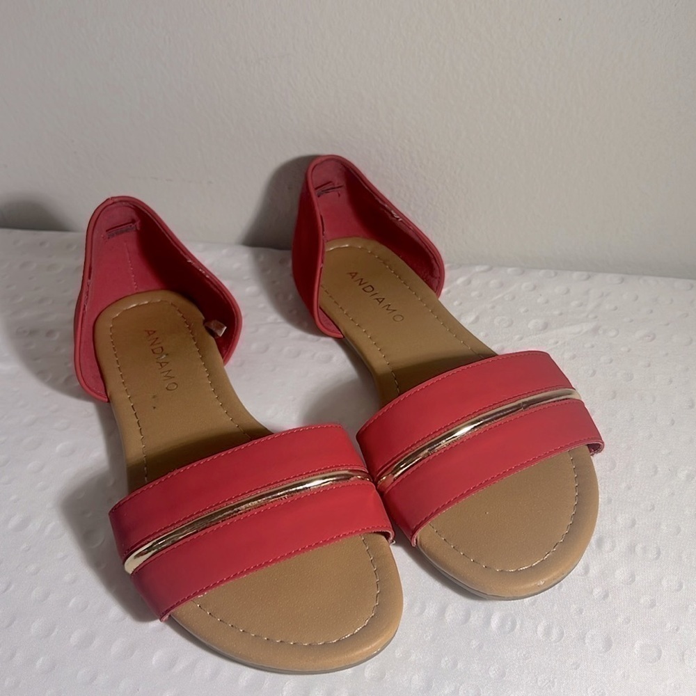 Andiamo red flat sandals size 7W